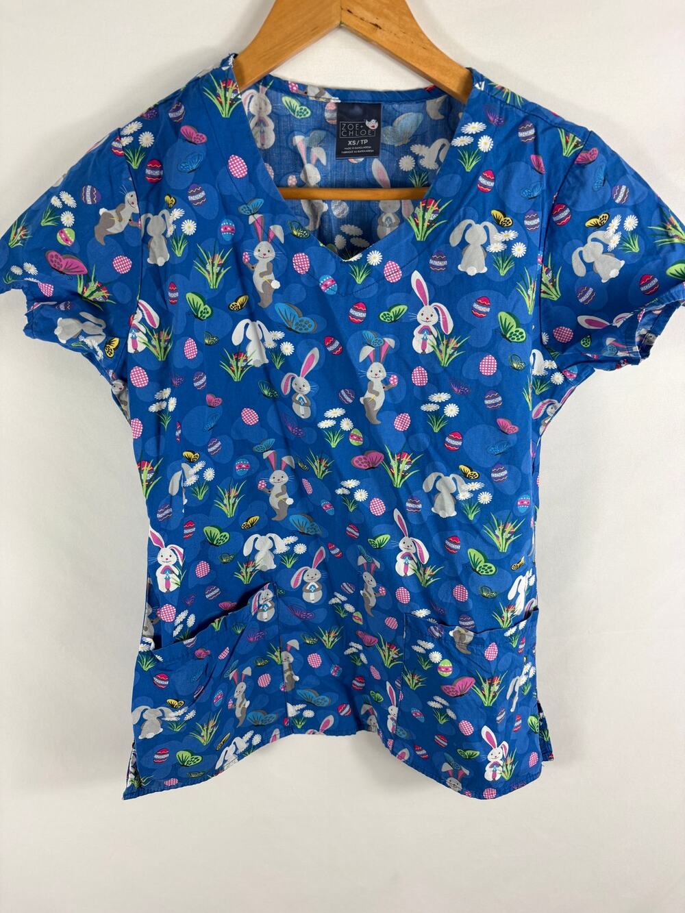 Zoe + Chloe Easter Bunny Short Sleeve Blue Scrub Top Size XS